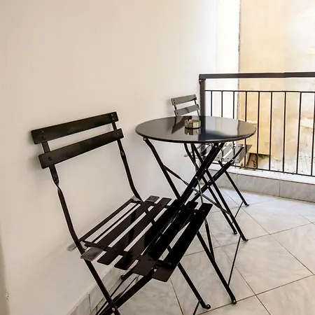 Spacious And Modern One Bedroom Apartment-2